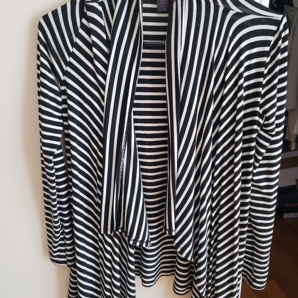 Black and white stripes top - Picture 2 of 6